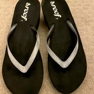 Reef, thong flip flops, like new used once. Comfy.